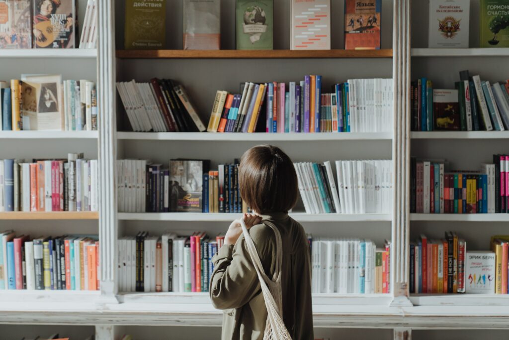 girl in library 